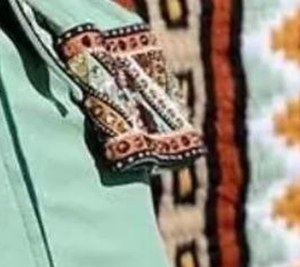 Chemise d'équitation occidentale en coton respirant de qualité supérieure avec col et poignets brodés de motifs décoratifs sud-ouesterns complexes - Product Image 2