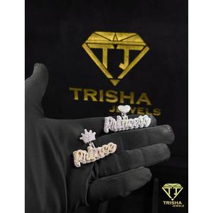 Conjunto de colgantes románticos para parejas con diamantes de moissanita, corona de rey y dijes de corazón de reina de Trisha Jewels - Product Image 5