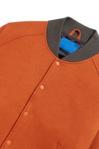 Chaqueta Varsity Unisex Vintage con Cuello Alto, Diseño Geométrico Estampado en Chenilla de Lana, con Logotipo Personalizado, Estilo Letterman de Béisbol - Product Image 5