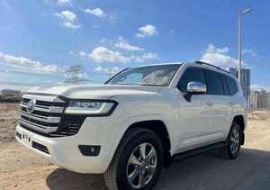 PROMOTIONS EXCEPTIONNELLES pour LAND-CRUISER LC300 SUV d'occasion, MANUEL, VOLANT À GAUCHE, TURBO, CUIR, CAMÉRA R21 - Product Image 4