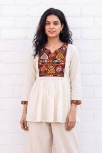 Kurti de Rayón Amarillo para Mujer con Encaje Gamthi Kodi, Corte Regular, Largo hasta la Rodilla, Estilo Étnico Informal, Estilo India Pakistán, Reciclado - Product Image 3
