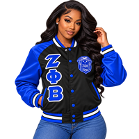 Blouson Bomber Noir Zeta Phi Beta pour Femme avec Doublure Imprimée, Manches en Satin Bleu Royal, Patch Écusson Chenille Lettres Grecques, Fermeture à Boutons-Pression