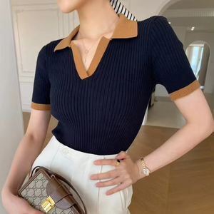 Chemisier d'été pour femme à col en V et manches courtes, coupe ajustée, en soie glacée tricotée, motif uni décontracté - Product Image 2