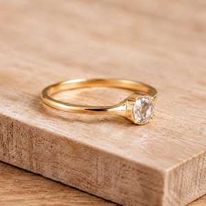 Anillo de Compromiso Solitario con Diamante Cultivado en Laboratorio de Corte Redondo, Banda Clásica Lisa de Oro Sólido, Joyería Fina para Novia, Regalo para Mujer - Product Image 3