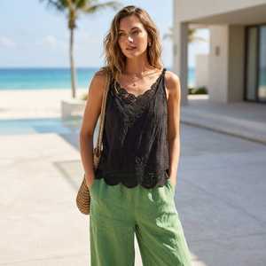 Conjunto de Pantalones Verdes de Color Sólido y Chaleco de Punto Transpirable con Cuello en V y Encaje sin Mangas para Mujer - Product Image 5