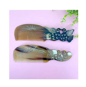 Peigne à cheveux élégant en corne de buffle avec manche en forme d'éléphant, lot de 2, artisanat naturel, fournisseur en gros à bas prix - Product Image 2