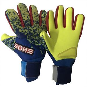 ถุงมือผู้รักษาประตูเยอรมันลาเท็กซ์4MM - Product Image 1