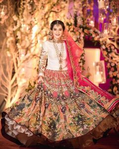 Vestido de novia pakistaní Mehndi Lehnga, diseño de diseñador, con bordados elaborados, conjunto indio y pakistaní, ropa étnica personalizada. - Product Image 3
