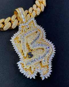 Colgante y Dijes Personalizados de Moissanita con Incrustaciones de Plata 925, Engaste Completo con Letra Personalizada, Diseño Único para un Estilo Personalizado - Product Image 2