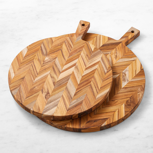 Planche à découper ronde en bois d'acacia avec un élégant motif en chevrons, poignée intégrée robuste, parfaite pour couper les légumes - Product Image 3