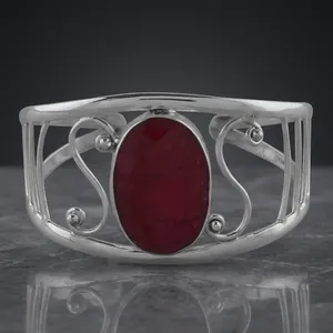 Bracelet manchette en argent sterling 925 avec quartz rubis, pierre précieuse rouge naturelle, jonc ouvert fait main, bijou statement pour femme, usage quotidien - Product Image 4