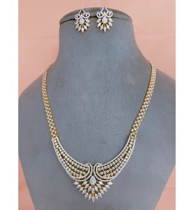 Conjunto de collar y aretes con piedras chapadas en oro de la mejor calidad, con un aspecto encantador, para bodas y ocasiones festivas, para mujeres. - Product Image 1