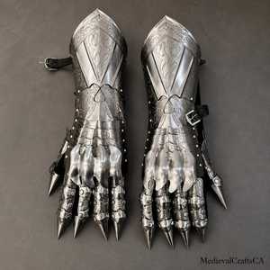 MedievalCraftsCA Gants de guerrier en acier plaqué argent gravés, style antique, pour costume de cosplay - Product Image 4