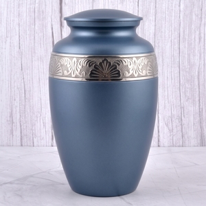 Urna Funeraria de Latón con Banda Floral Verde y Dorada, Superficie Mate, para Cenizas Humanas, Recuerdo Funerario y Entierro - Product Image 2