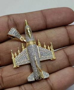 Colgante de Avión Personalizado con Incrustaciones de Diamantes – Estilo Hip Hop con Moissanita, Plata 925 con Acabado en Oro Amarillo - Product Image 2