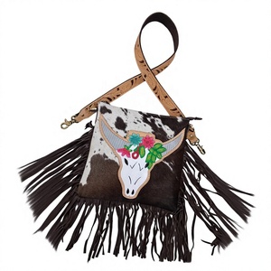 Bolso Bandolera de Cuero Vacuno con Pelo, Estilo Bohemio, con Borla de Calavera de Toro Floral y Cierre de Cremallera de una Sola Correa - Product Image 1