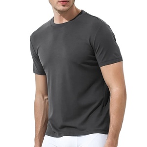 Camiseta con estampado de camiseta en blanco con el logotipo del equipo de diamantes de imitación - Product Image 1
