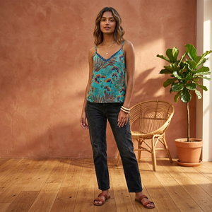Blusa sin mangas bohemia para mujer, con cuello en V, estampado floral, ajuste holgado regular, transpirable, de rayón tejido, con estampado por descarga. - Product Image 3