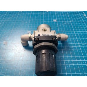 Régulateur de pression d'air SMC NAR3000-N03, utilisé comme pièce détachée pour équipement semi-conducteur d'occasion - Product Image 2