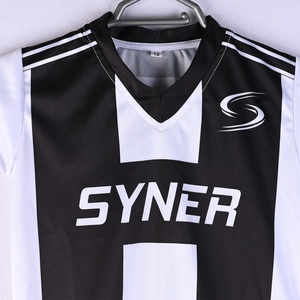 Uniforme de fútbol personalizado de alta calidad para niños Logo personalizado Impreso Poliéster Jersey Shorts Set con nombre personalizado - Product Image 3