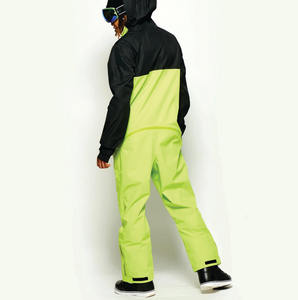 ชุดสกีแบบชิ้นเดียวสั่งทำจากโรงงาน OEM คุณภาพสูง สำหรับกีฬาฤดูหนาวกลางแจ้ง กันลม กันน้ำ สำหรับทุกเพศ ผลิตจากโพลีเอสเตอร์ 100% - Product Image 2