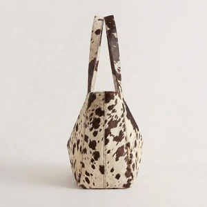 Sac fourre-tout unisexe en cuir véritable à imprimé vache, grande capacité, style hobo, avec poignée souple et fermeture éclair, sac à bandoulière tendance pour le quotidien - Product Image 3