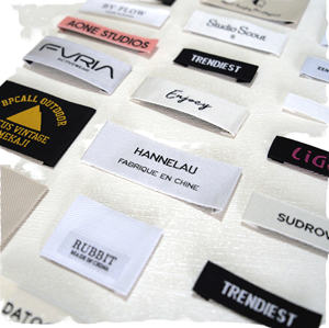 Étiquettes tissées en PVC personnalisées lavables - Étiquettes de vêtements écologiques imprimées numériquement, découpées à l'échographie, gaufrées, sans pli - Product Image 1