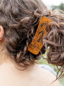 Vente chaude Western Élégant À La Main Outillé Gravé En Cuir Pinces À Cheveux En Cuir Griffe Cheveux Accessoires Pour Les Femmes - Product Image 3
