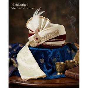 ชุดเชอร์วานีกำมะหยี่สีแดงเข้มแบบราชวงศ์ ผ้าโพกหัวผ้าไหมสีงาช้าง พร้อมผ้าโพกศีรษะประดับมุกแบบคาลกี - Product Image 4