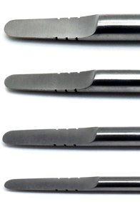 Ciseaux dentaires 8 pièces, instruments standard pour la séparation osseuse et l'extraction parodontale, avec poignée moletée argentée, Classe I - Product Image 5