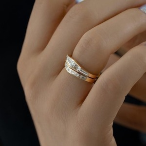 Anillo de compromiso con diamante moissanita de corte baguette cónico, anillo de diamantes único de cuatro piedras en oro blanco macizo de 14K, regalo de aniversario F - Product Image 3