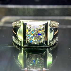Bague de fiançailles pour homme en moissanite 2 carats, sertissage à griffes, taille brillant, couleur D, certifiée VVS, en argent sterling 925 plaqué or 14K - Product Image 2