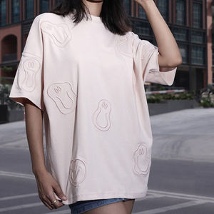 Camisetas Bordadas para Mujer, Fabricación OEM, Tela Premium con Diseño de Bordado de Puntada Fina, Personalización de Marca Disponible - Product Image 1