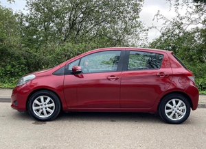 TOYOTA YARIS USADO DE GASOLINA, Disponible con Volante a la Izquierda y a la Derecha, SUV - Product Image 3