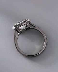 Bague de luxe ovale en diamant pour femme, or blanc, diamant taille ovale, sertissage à griffes, pour fiançailles, mariage, anniversaire et cadeau - Product Image 2