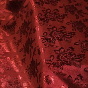 Tissu de velours gaufré élégant et lisse pour les vêtements de cérémonie de couture personnalisés et les projets de mode haut de gamme - Product Image 1