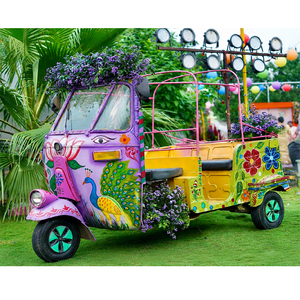 Tuk Tuk de lujo para la entrada nupcial en bodas punjabíes, decorado con diseño floral y de pavo real, colorido y decorativo. - Product Image 1