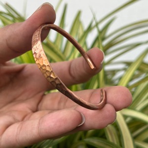 Bracelet en cuivre ayurvédique fait main, bijoux de luxe personnalisés pour hommes et femmes - Taille personnalisable, créations anciennes, cadeau - Product Image 5