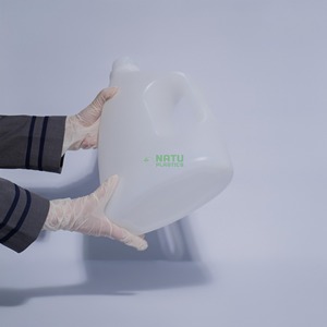 Bidón de Plástico HDPE Personalizado Natu Plastics CN-4L de 4L con Etiqueta para Gasolina, Aceite de Motor y Lubricante, con Tapa de Rosca - Product Image 1