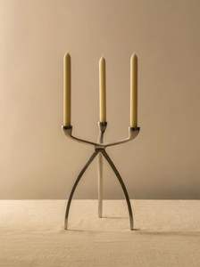 Portavelas de latón para velas de pilar, portavelas de latón para velas cónicas, decoración india de latón, artículo de decoración para el hogar de latón, portavelas de metal. - Product Image 2