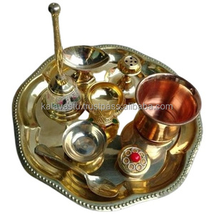 Thali de prière Pooja en laiton coloré avec boîte-cadeau en velours Article religieux en métal moulé avec finition argentée - Product Image 1