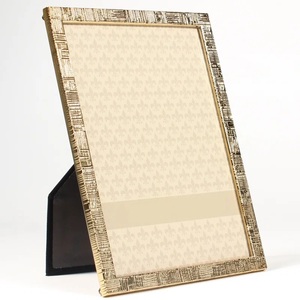 Marco de Fotos Decorativo Chapado en Oro con Lazo Único y Borde de Cuerda Intrincado - Product Image 4