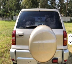 รถยนต์ RAV4 ปี 2005 สภาพดี ใช้งานน้อย ประสิทธิภาพสูง เกียร์ธรรมดา ขับเคลื่อนสี่ล้อ พวงมาลัยขวา เบาะหนัง ระบบควบคุมความเร็วอัตโนมัติ ล้อแม็ก R17 พร้อมซันรูฟ ภายในสีอ่อน ระบบปรับอากาศ 8 จุด - Product Image 2