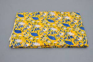 Tela 100% Algodón Suave y Puro con Estampado Floral para Ropa - Túnica India para Vestidos, Cortinas, Ropa de Dormir, Juguetes, Ligera - Product Image 4