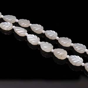 ลูกปัดมูนสโตนสีขาวธรรมชาติรูปใบไม้ แกะสลักด้วยมือ สำหรับทำเครื่องประดับ ขนาด 11-12 มม. ความยาว 8 นิ้ว โดยผู้ค้าส่งชาวอินเดีย - Product Image 2