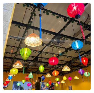 LANTERNES RONDES EXCLUSIVES VIBRANTES EN SOIE ET EN BAMBOU POUR UNE DÉCORATION ÉLÉGANTE 100% FABRIQUÉES À LA MAIN DU VIETNAM - Product Image 1