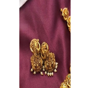 Elegante conjunto de collar y aretes chapados en oro antiguo de primera calidad para bodas, compromisos, fiestas y uso religioso para mujeres. - Product Image 2