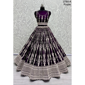 Robe de mariée Anarkali asymétrique en mousseline bordeaux délicate, brodée de perles, col en V, manches longues, taille princesse, avec dentelle faite main - Product Image 2