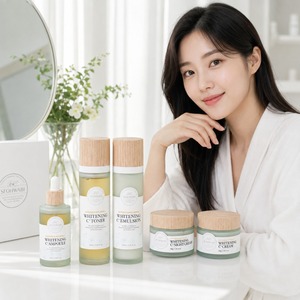 ชุดผลิตภัณฑ์ดูแลผิวหน้าไบรท์ สกินแคร์ สำหรับดูแลสีผิวตอนเช้าและตอนเย็น สูตรพรีเมียมเพื่อผิวขาวกระจ่างใส ซีพลัส แเรเดียนซ์ แคร์ เซ็ต - Product Image 5
