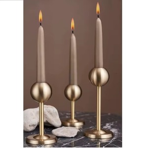 Portavelas metálico con un fabuloso diseño de hojas, ideal para ocasiones festivas como Diwali, Navidad y bodas. - Product Image 3